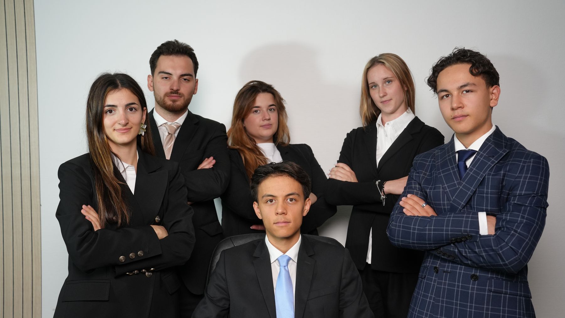 Das MJK Media Team im Büro